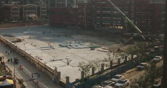 10天時間，一座學校塑膠跑道，建設完成