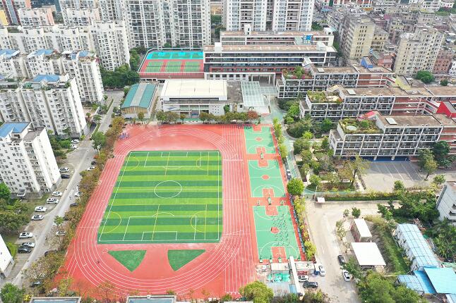 深圳運(yùn)動場塑膠地板廠家，施工單位