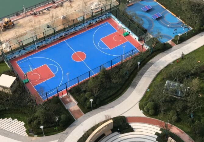 華潤威海灣九里，小區(qū)自帶海景籃球場